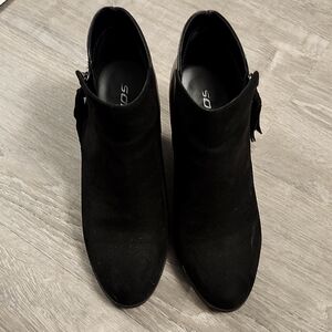 Black tassel boots